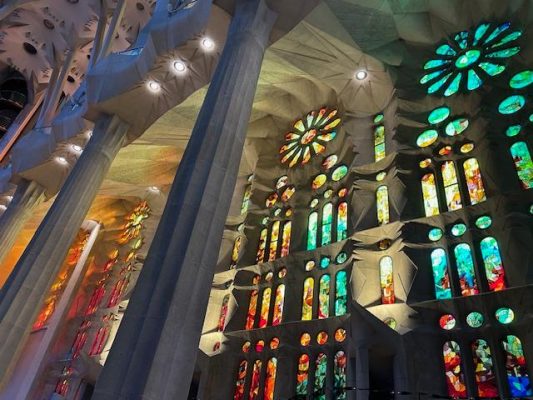 À l'intérieur de la Sagrada Família